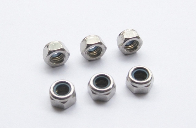 Đai ốc tán keo DIN 985